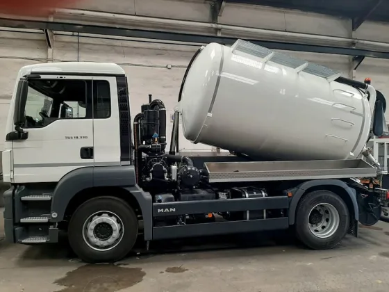 Camión cisterna para retirada de aguas residuales industriales fuera de límite