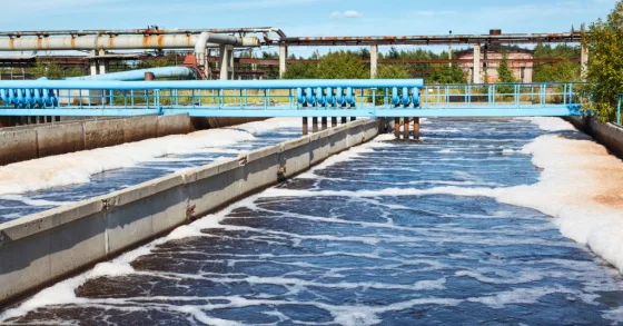 Balsas de tratamiento de aguas residuales industriales con aireación
