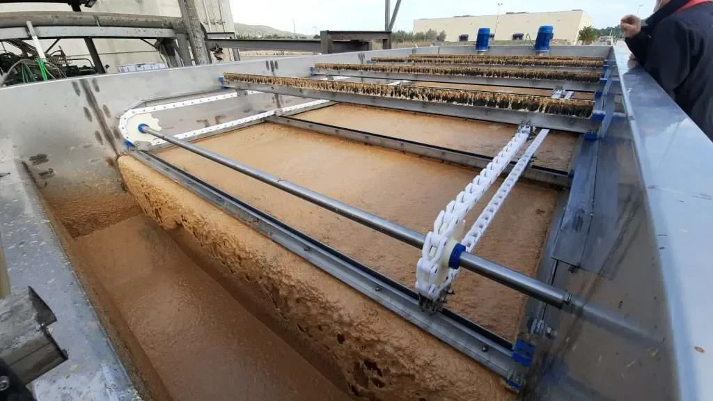 Planta de tratamiento de aguas residuales industriales en explotación
